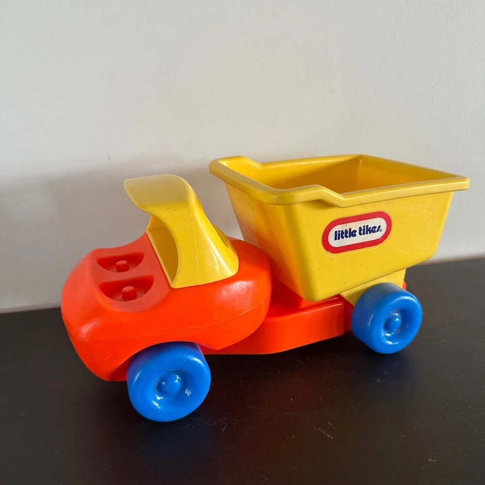 VTG Little Tikes Vintage Dump Truck Toddle Tots Plastic Toy Daycare Classroom